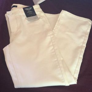 Vera wang cropped straight leg white jeans size 2